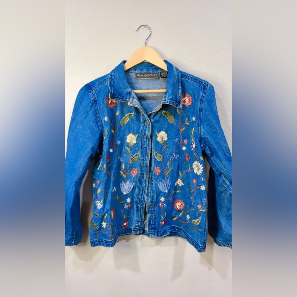 New identity vintage embroidered floral Jean jacket